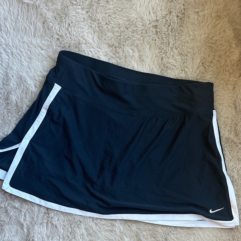 Nike Women's Navy and White Athletic Skort — Small
